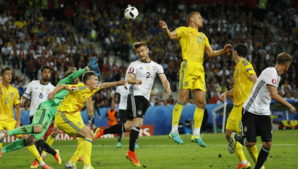 Сборная Германии побеждает Украину в первом матче на Евро-2016