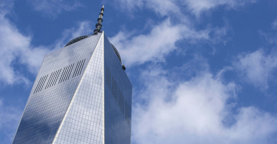 Мойщики окон в Нью-Йорке застряли на стене небоскреба