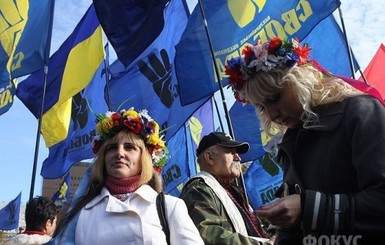 В Тернополе заблокировали избирком, требуя результатов выборов
