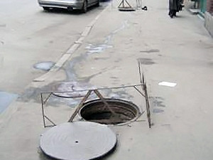 Одесситка провалилась в открытый люк глубиной 4 метра на Старокиевской