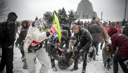 В Киеве прошла снежная битва
