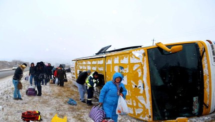 Под Харьковом перевернулся автобуc