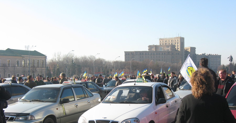 Гаишники не смогли сдержать возмущенных таксистов