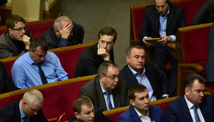 Алексей Порошенко заскучал на заседании Верховной Рады