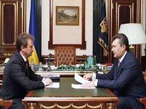 Янукович с самого утра поздравил Попова