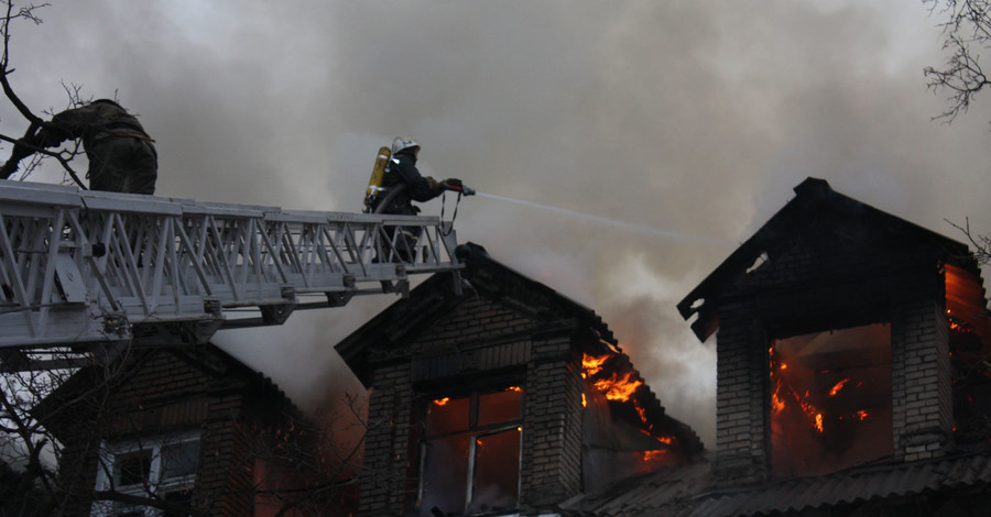 В центре  Донецка сгорело дотла 15 квартир