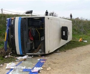 Шестеро пассажирок автобуса, перевернувшегося в Крыму, все еще в больнице 