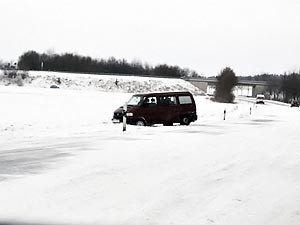 Перед снегопадами и морозами гаишники рекомендуют водителям «переобуть» свои машины
