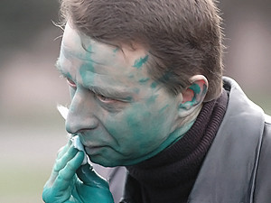В Днепропетровске лидера бастующих предпринимателей окатили «зеленкой»