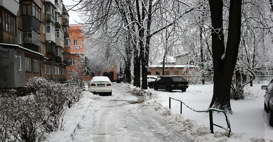 Киев засыпало снегом