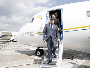 Янукович прибыл в Казахстан