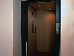 Должны ли жильцы первых этажей платить за лифт