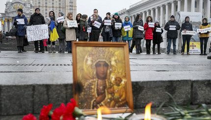 В Украине объявлен траур в связи с гибелью людей в Мариуполе. 