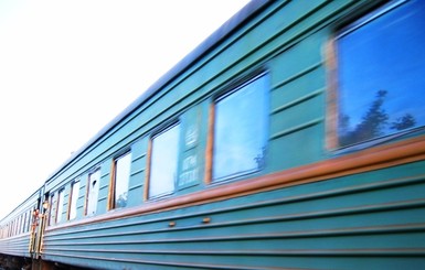 Купейные вагоны поезда Киев-Симферополь оснастили розетками и сигнализацией
