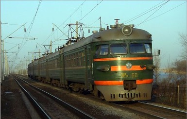 На Черниговщине поезд сбил 22-летнего парня