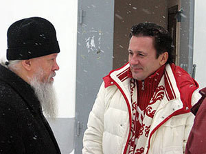 Олег Меньшиков посетил мужской монастырь в Городце