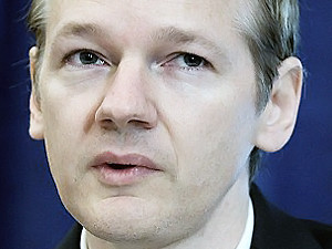 Основатель WikiLeaks устроил себе логово Доктора Зло