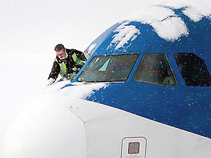 Снегопад парализовал аэропорт 