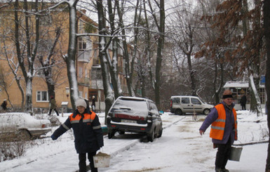 Во Львов вернулась зима со снегом и гололедом