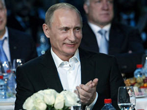 Владимир Путин сыграл на рояле и спел на благотворительном вечере в Петербурге