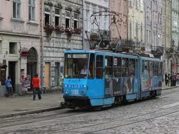 Во Львове трамвай протаранил маршрутку: три человека пострадало