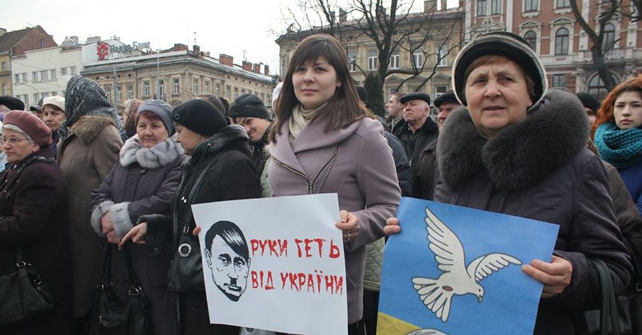 Во Львове тысячи горожан пришли почтить память Героев Небесной Сотни