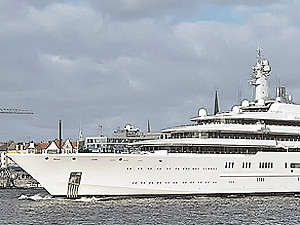 Абрамович вступил во владение яхтой за $400 млн.