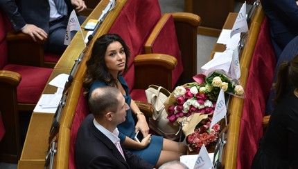 Женщин-депутатов поздравили с 8 марта