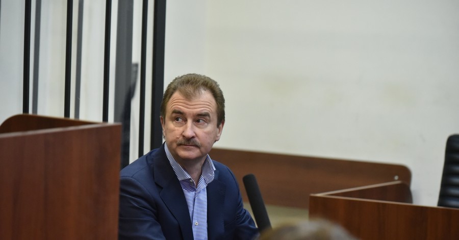 В Шевченковском райсуде начались слушания по делу экс-мэра Попова
