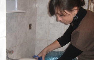 Львовяне жалуются на грязную воду в кранах