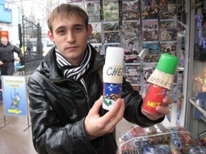 В Симферополе бойко торгуют снегом  