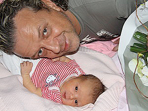 Рома Жуков стал отцом в пятый раз!