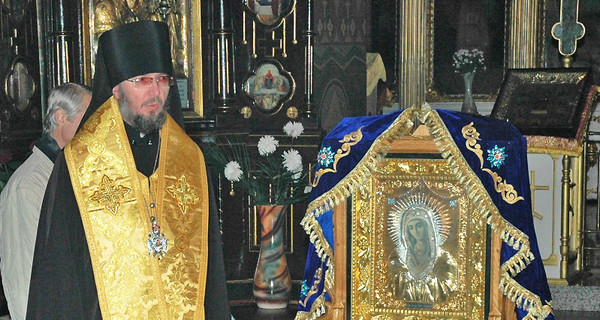 В Свято-Троицкий собор привезли «плачущую» икону Божией Матери 