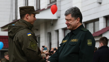Петр Порошенко посетил академию Национальной гвардии Украины 