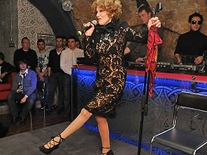 Людмила Гурченко спела для киевских геев