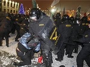 В Минске продолжаются обыски у оппозиционеров