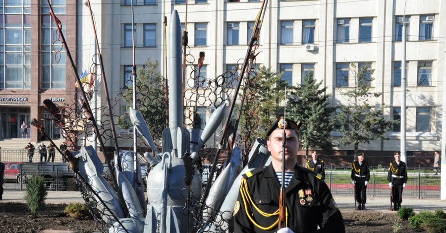 В Керчи открыли памятник саперам