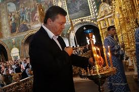 Янукович решил отпраздновать Рождество в Почаевской Лавре