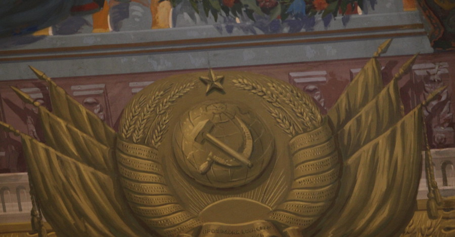 Коммунистическая символика: возможно ли искоренить ее совсем?