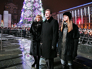 Отгуляли Новый год: Попов на Майдане с шампанским, а Довгий - у мамы с оливье