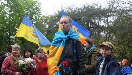 Одесситы возложили цветы на месте первой смерти 2 мая