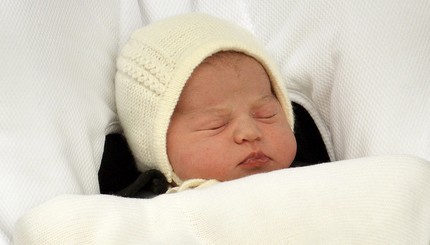 Кейт Миддлтон показала миру новорожденную принцессу