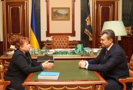 Янукович пообещал амнистию для детей