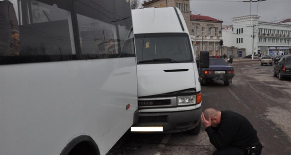 В центре Керчи столкнулись две маршрутки 