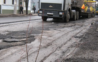 В крымские дороги «закатают» 300 миллионов