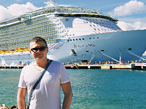 Юра Горбунов провел отпуск с Томом Крузом на гигантском корабле