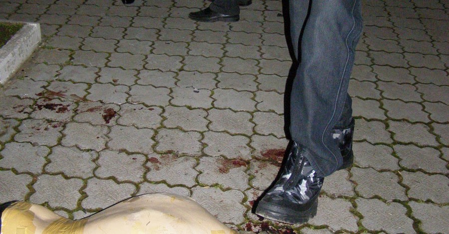 В Евпатории два парня покалечили прохожего и сняли с него туфли 