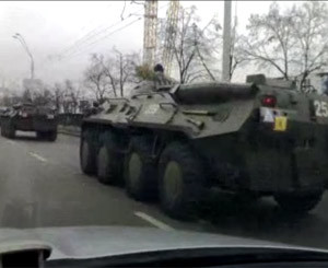 В центр Киева направляются бронетранспортеры 