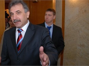 В родном селе крымского экс-спикера устроили пикет в его поддержку