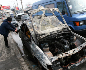 В Киеве посреди дороги взорвалась иномарка  